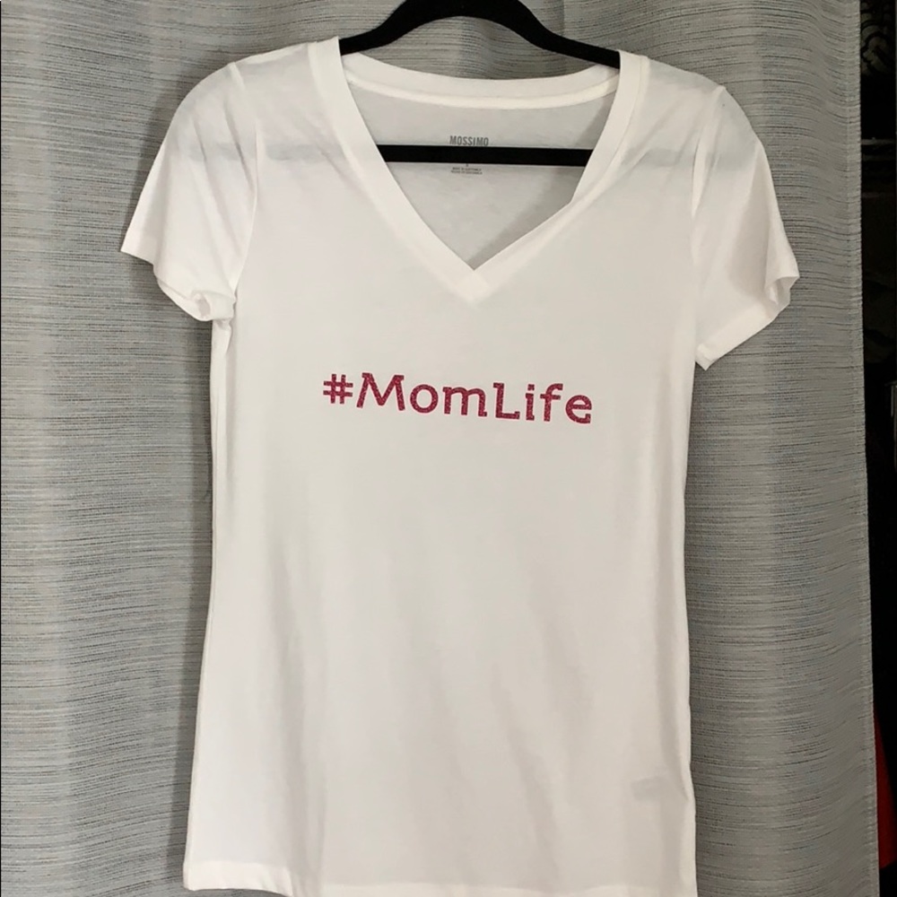 #MomLife T-shirt in sparkly pink
